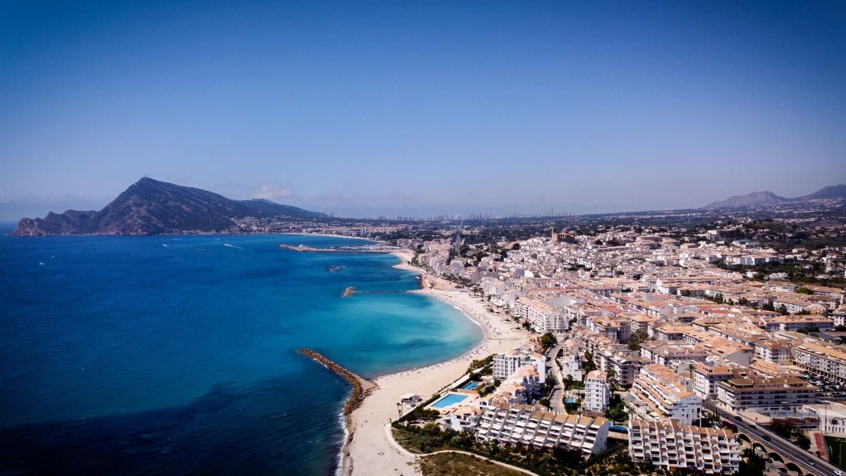 Adosado de 3 habitaciones en Polop en venta con piscina garaje - 528.125 € (Ref: 9541385)