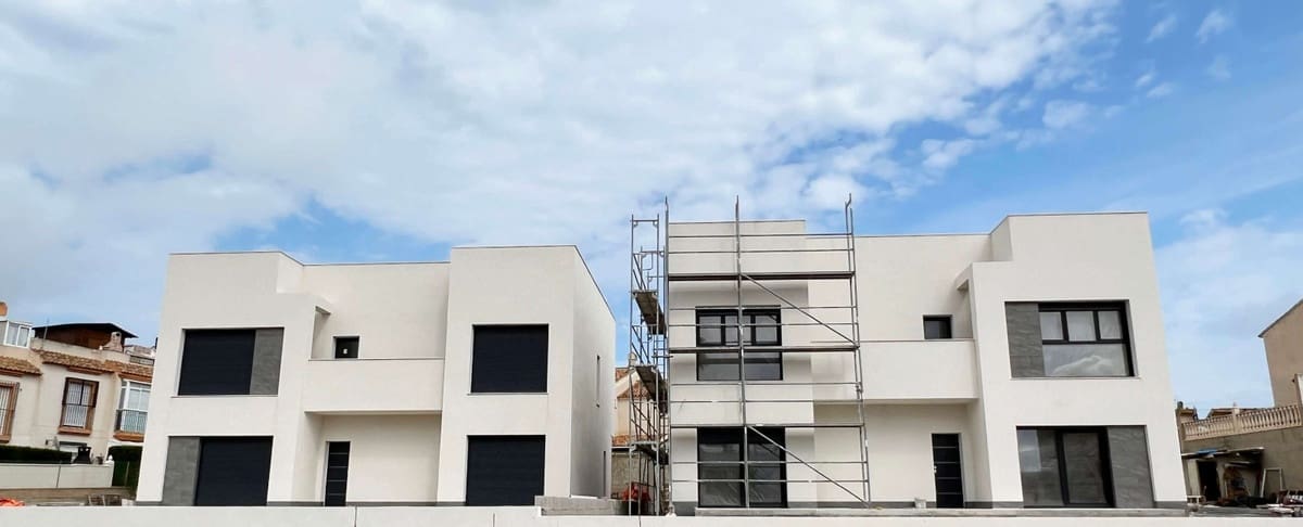 5 slaapkamer Villa te koop in Torrevieja met zwembad garage - € 1.200.000 (Ref: 9541397)