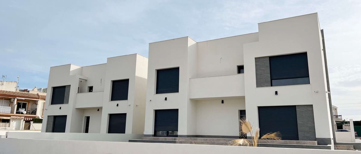 5 slaapkamer Villa te koop in Torrevieja met zwembad garage - € 1.200.000 (Ref: 9541397)