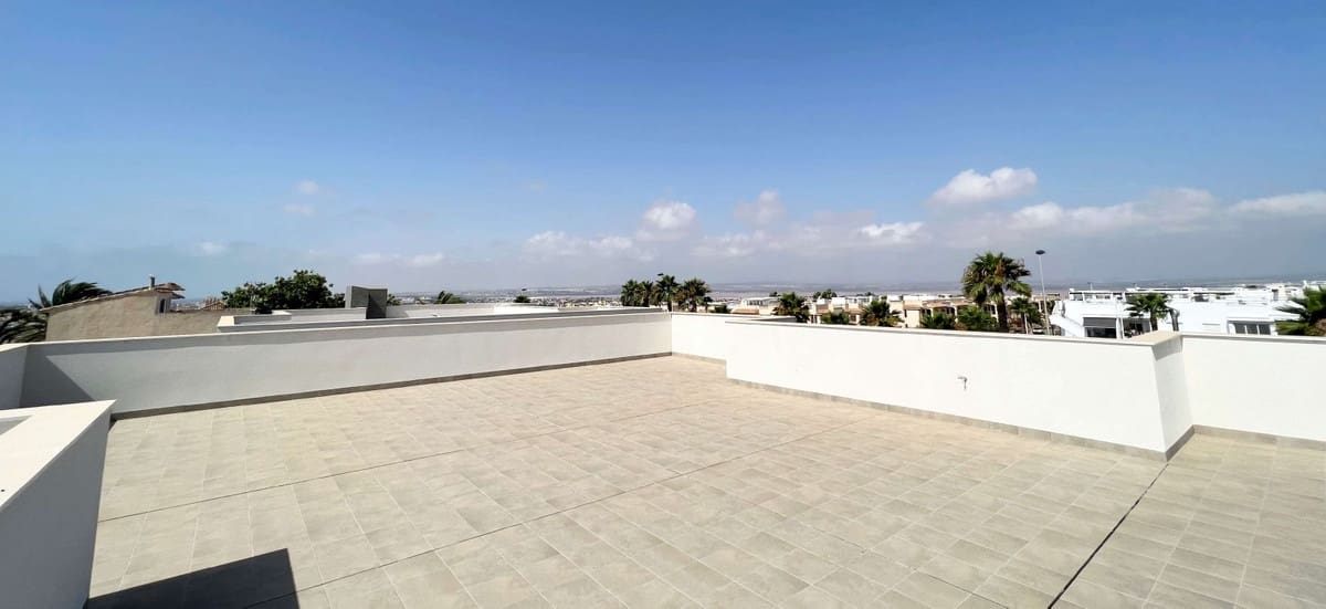 5 slaapkamer Villa te koop in Torrevieja met zwembad garage - € 1.200.000 (Ref: 9541397)