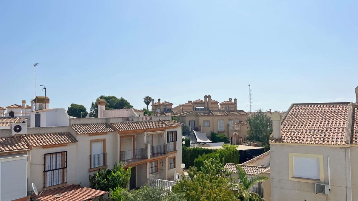 5 slaapkamer Villa te koop in Torrevieja met zwembad garage - € 1.200.000 (Ref: 9541397)