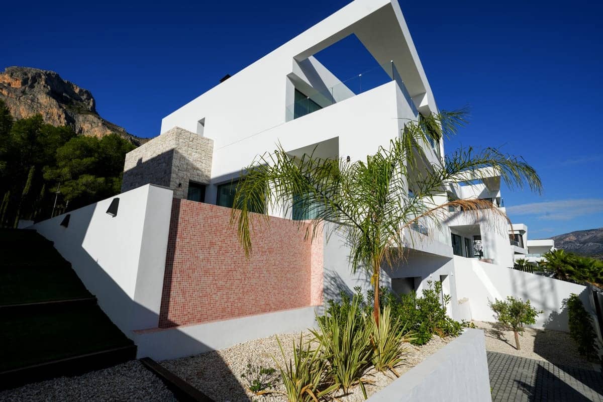 Chalet de 3 habitaciones en Polop en venta con piscina garaje - 860.000 € (Ref: 9541425)