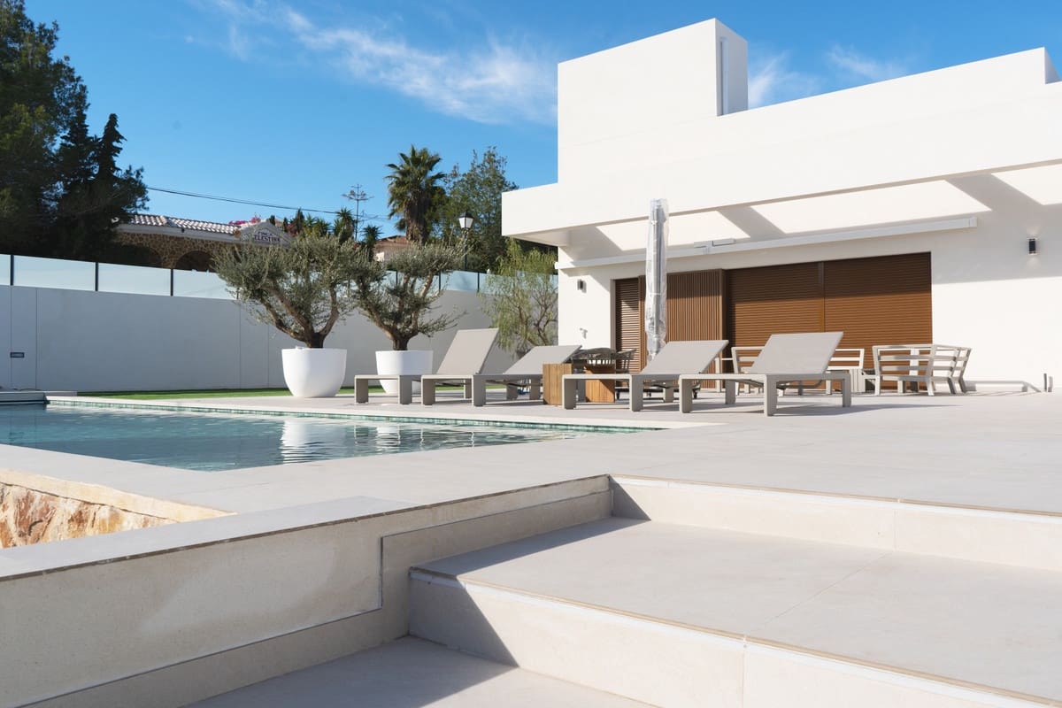 4 bedroom Villa for sale in Algorfa with pool - € 995,000 (Ref: 9541433)