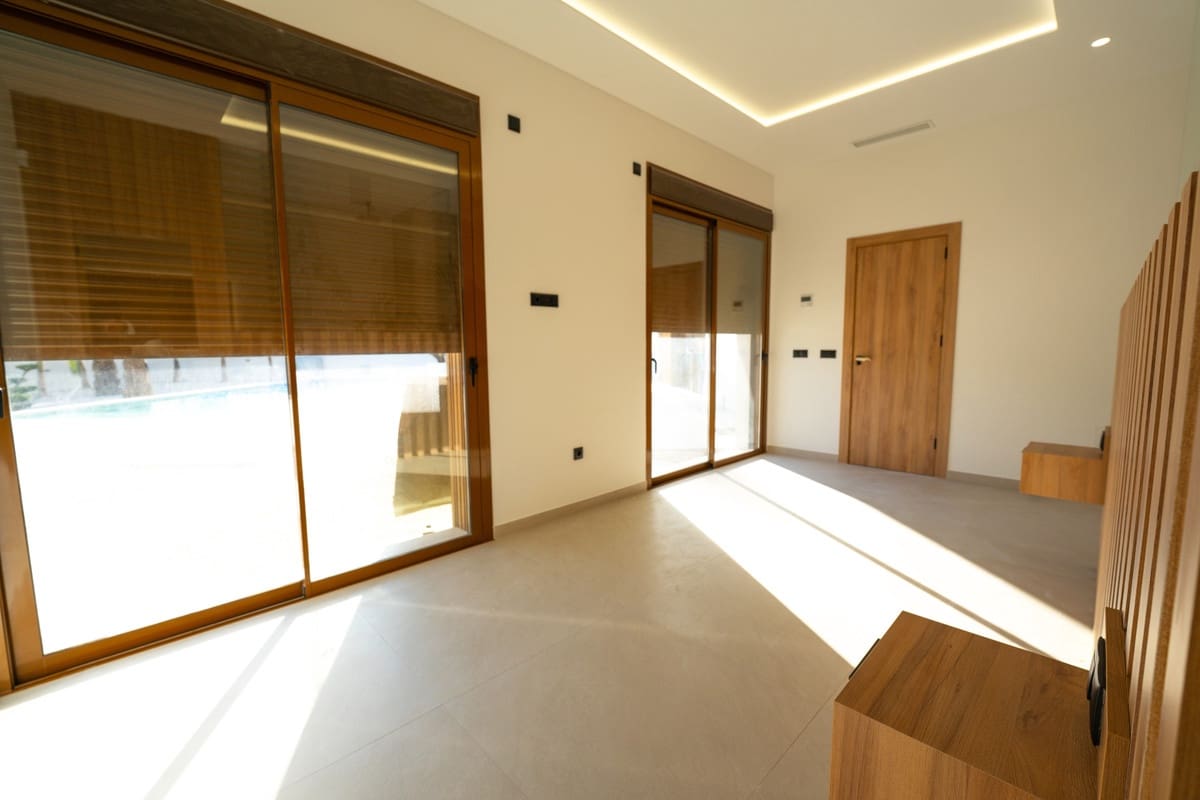 4 bedroom Villa for sale in Algorfa with pool - € 995,000 (Ref: 9541433)