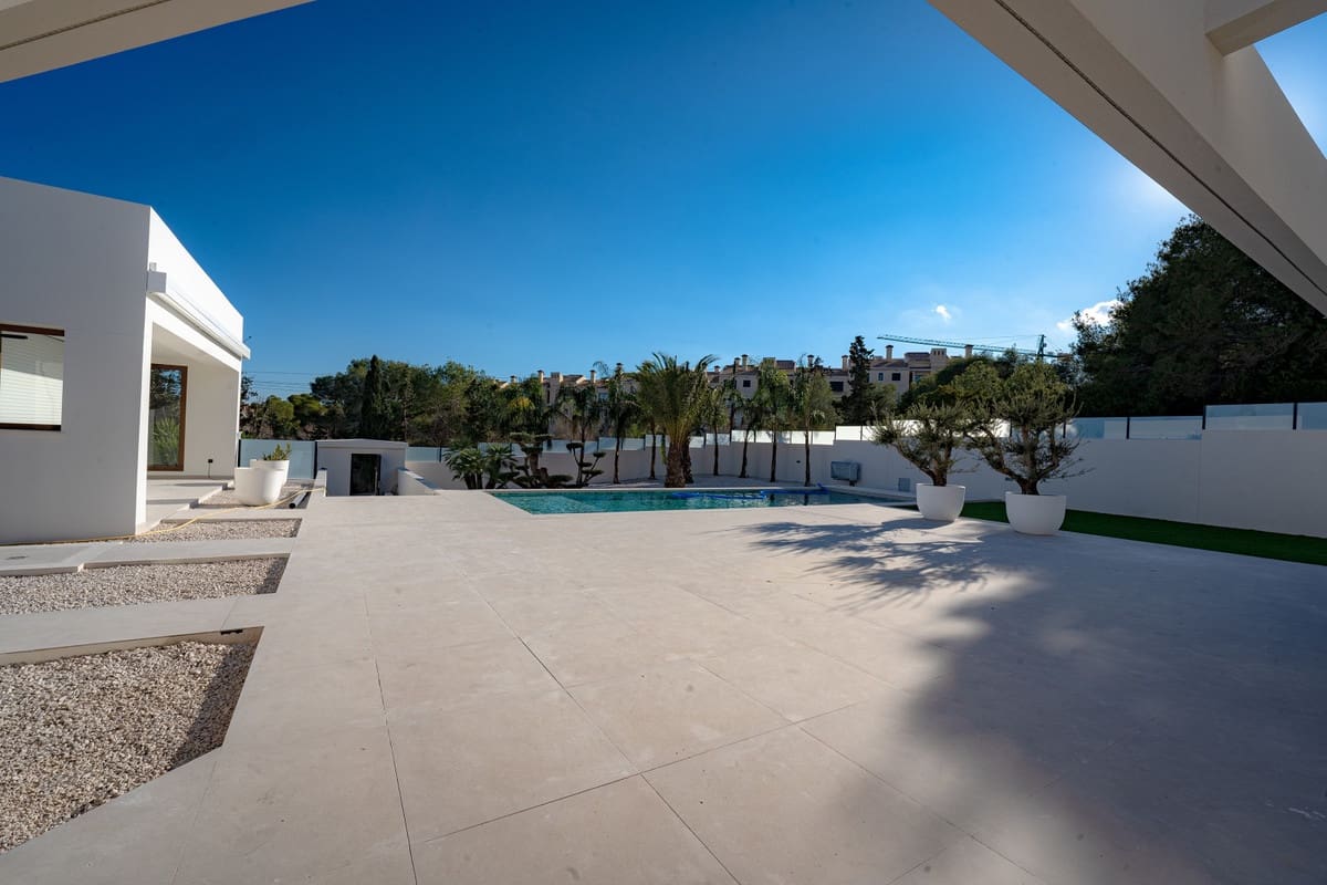 4 bedroom Villa for sale in Algorfa with pool - € 995,000 (Ref: 9541433)