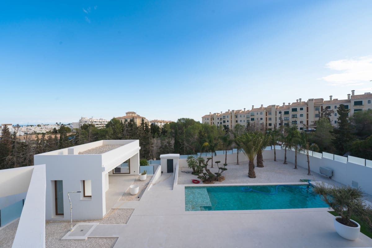 4 bedroom Villa for sale in Algorfa with pool - € 995,000 (Ref: 9541433)