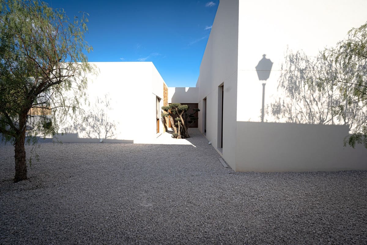 4 bedroom Villa for sale in Algorfa with pool - € 995,000 (Ref: 9541433)