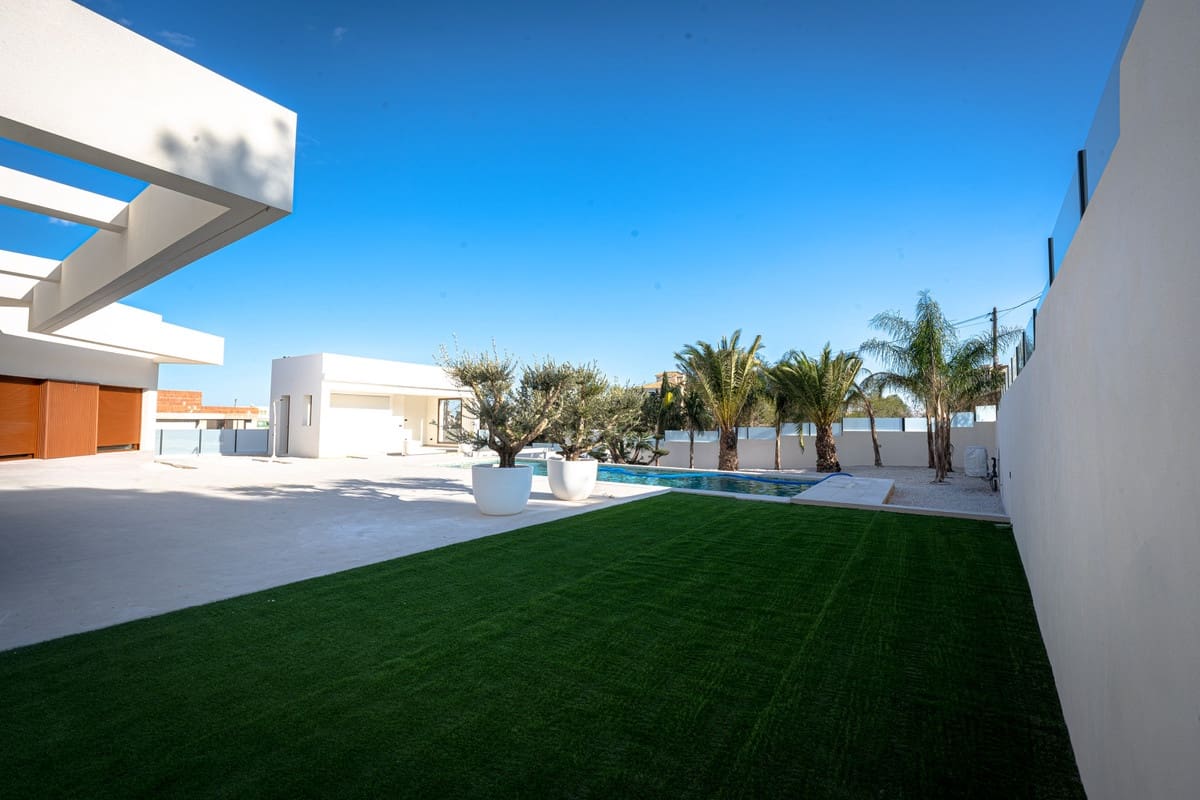 4 bedroom Villa for sale in Algorfa with pool - € 995,000 (Ref: 9541433)