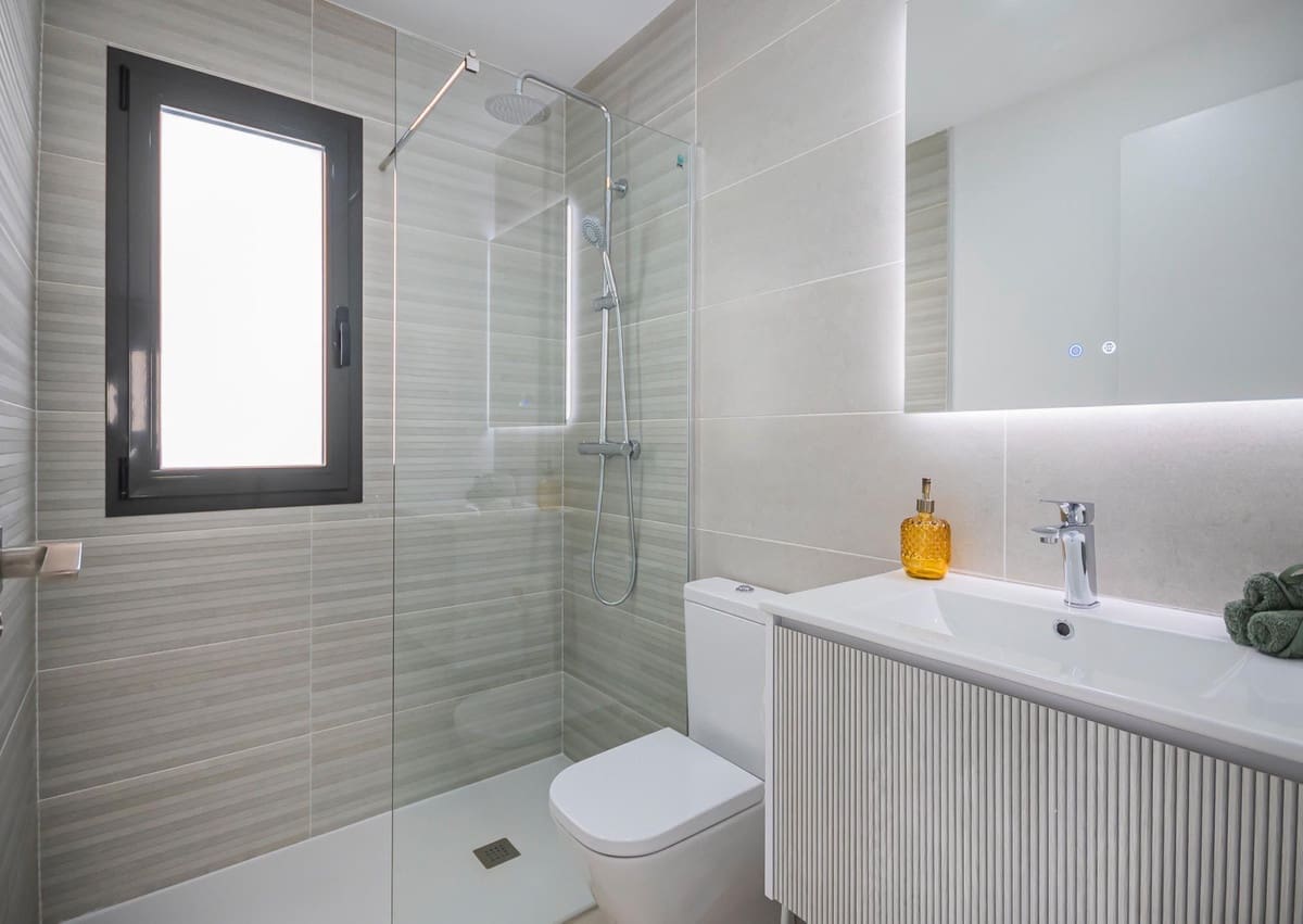 3 makuuhuone Rivitalo myytävänä paikassa Orihuela mukana uima-altaan 
autotalli - 414 000 € (Ref: 9541494)