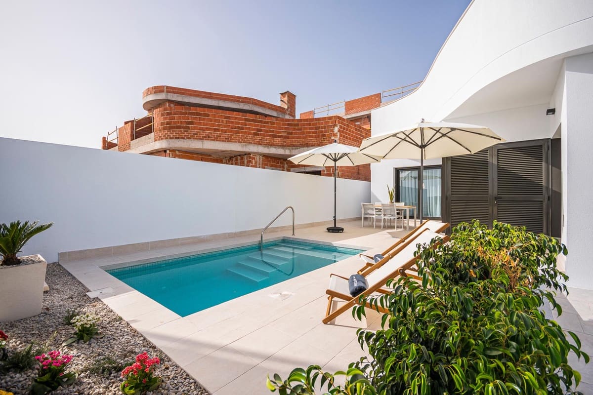 3 makuuhuone Rivitalo myytävänä paikassa Orihuela mukana uima-altaan 
autotalli - 414 000 € (Ref: 9541494)