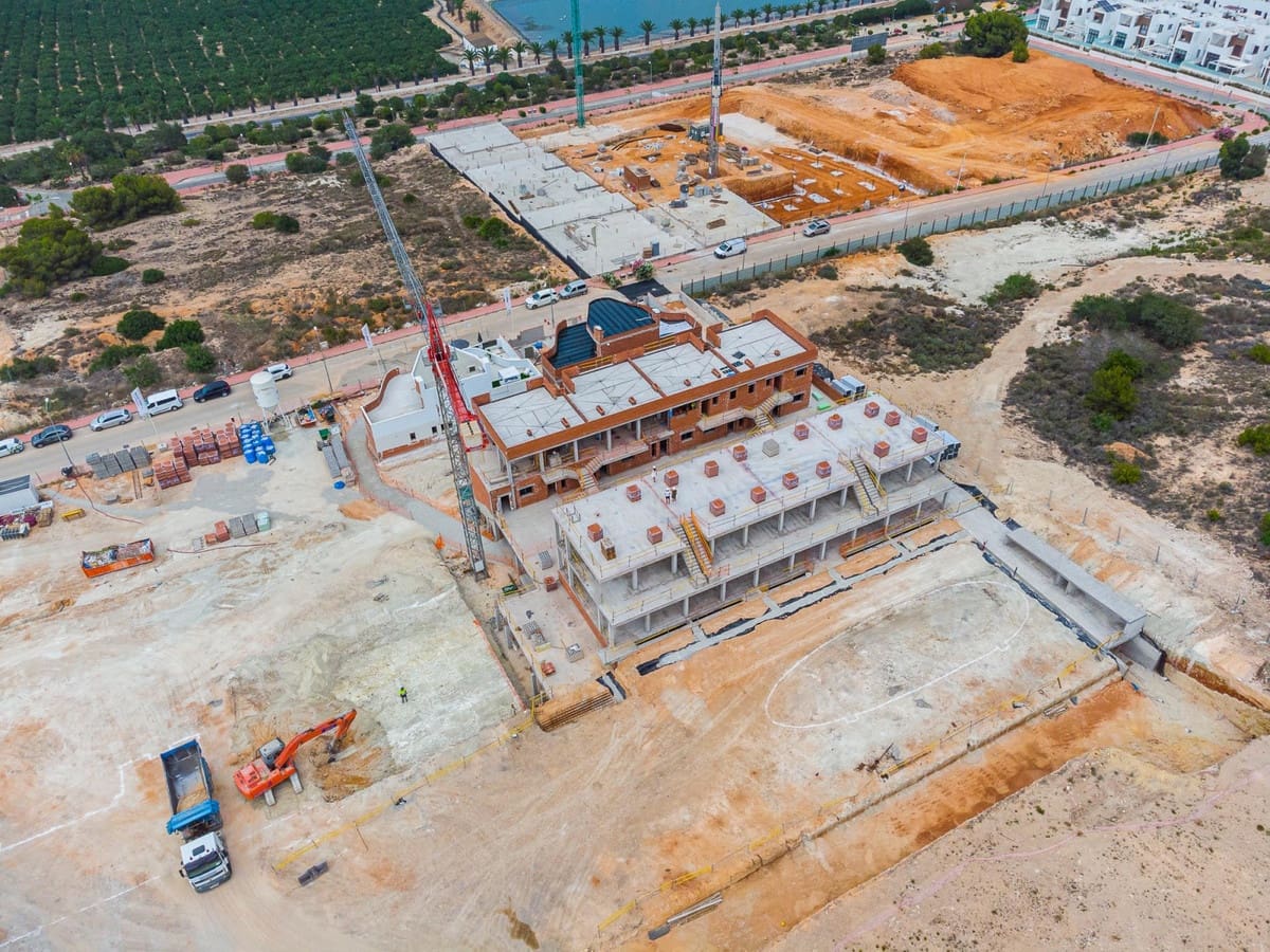 3 makuuhuone Rivitalo myytävänä paikassa Orihuela mukana uima-altaan 
autotalli - 414 000 € (Ref: 9541494)