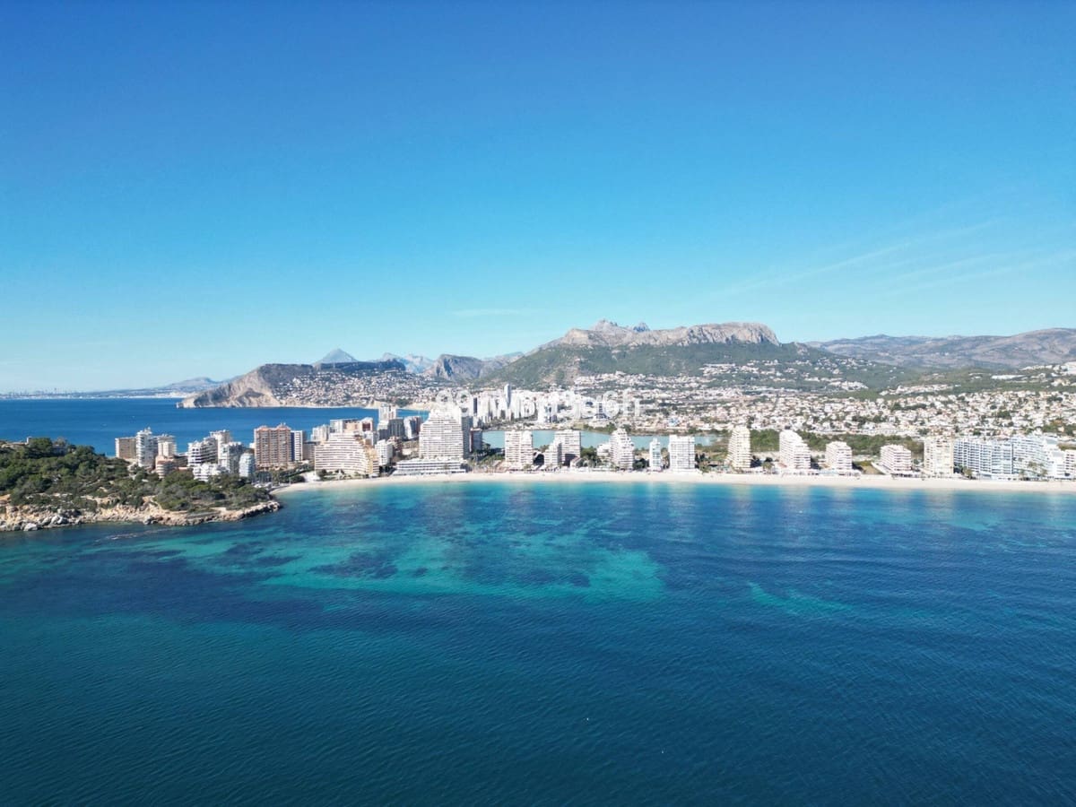 4 bedroom Villa for sale in Calpe / Calp with pool garage - € 2,490,000 (Ref: 9541529)