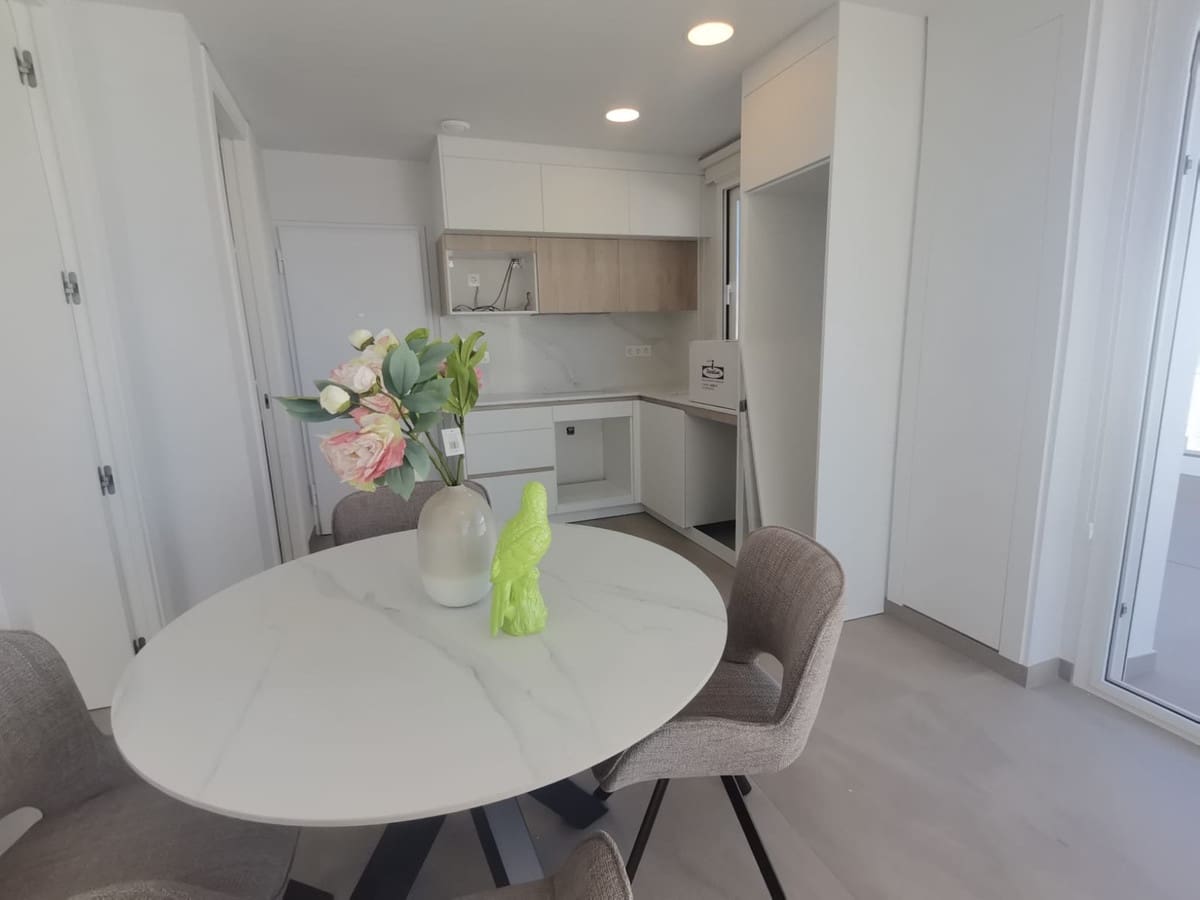 1 soveværelse Penthouse til salg i Torrevieja med swimmingpool - € 425.000 (Ref: 9541536)