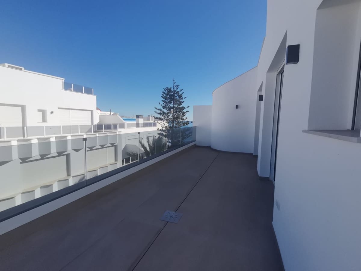 1 soveværelse Penthouse til salg i Torrevieja med swimmingpool - € 425.000 (Ref: 9541536)