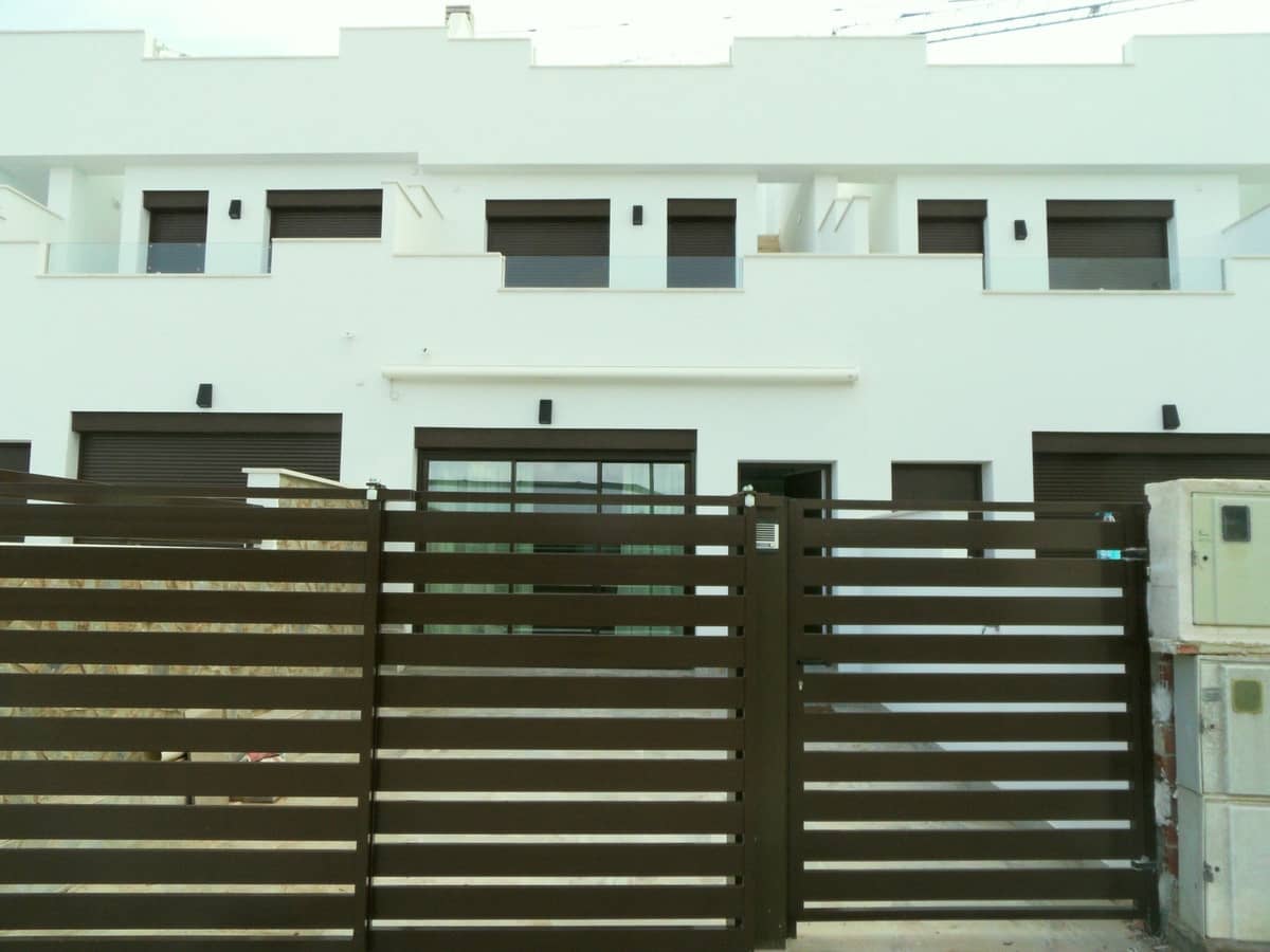 3 soverom Rekkehus til salgs i Pilar de la Horadada med svømmebasseng garasje - € 344 900 (Ref: 9551704)