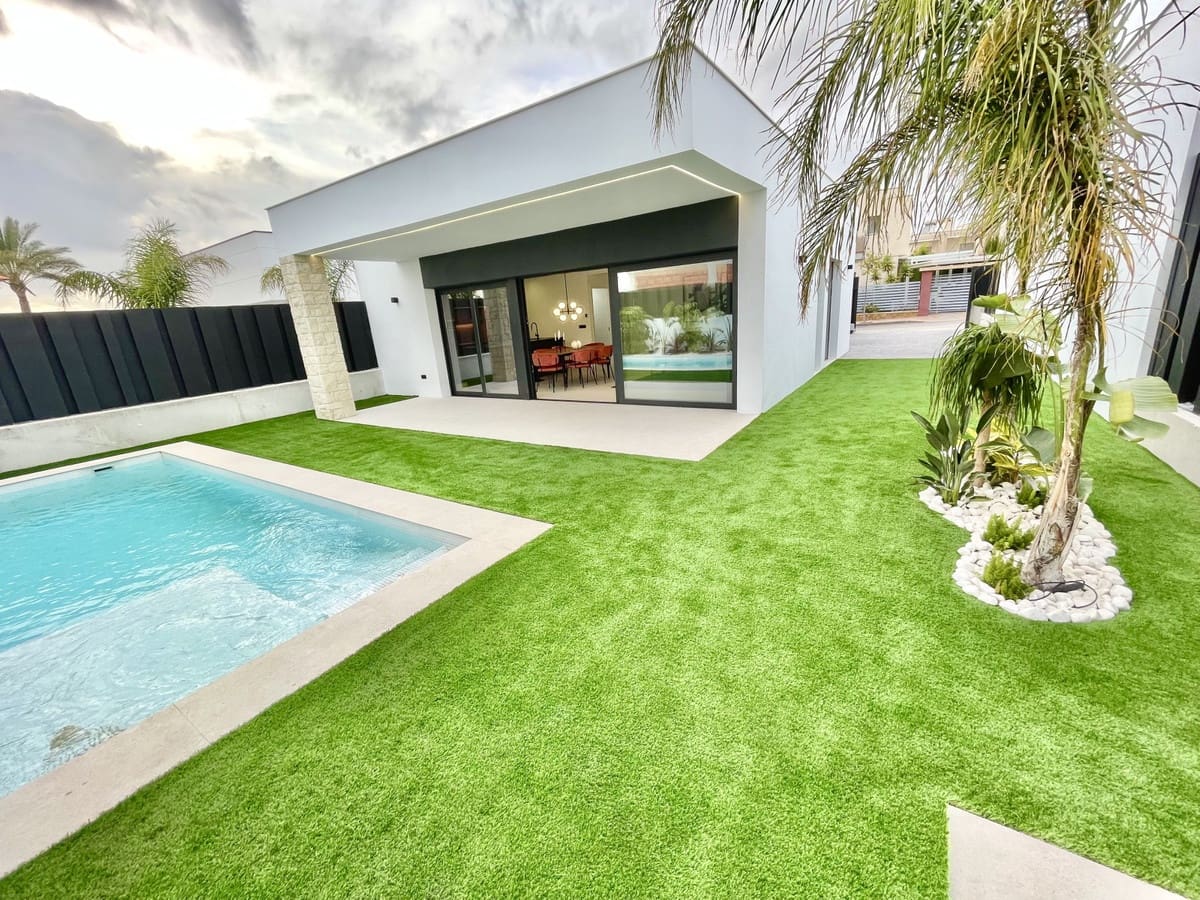 3 bedroom Villa for sale in Molina de Segura with pool garage - € 409,000 (Ref: 9551739)