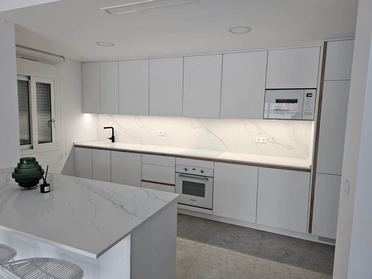 3 Zimmer Apartment zu verkaufen in Torrevieja mit Pool Garage - 370.000 € (Ref: 9551783)