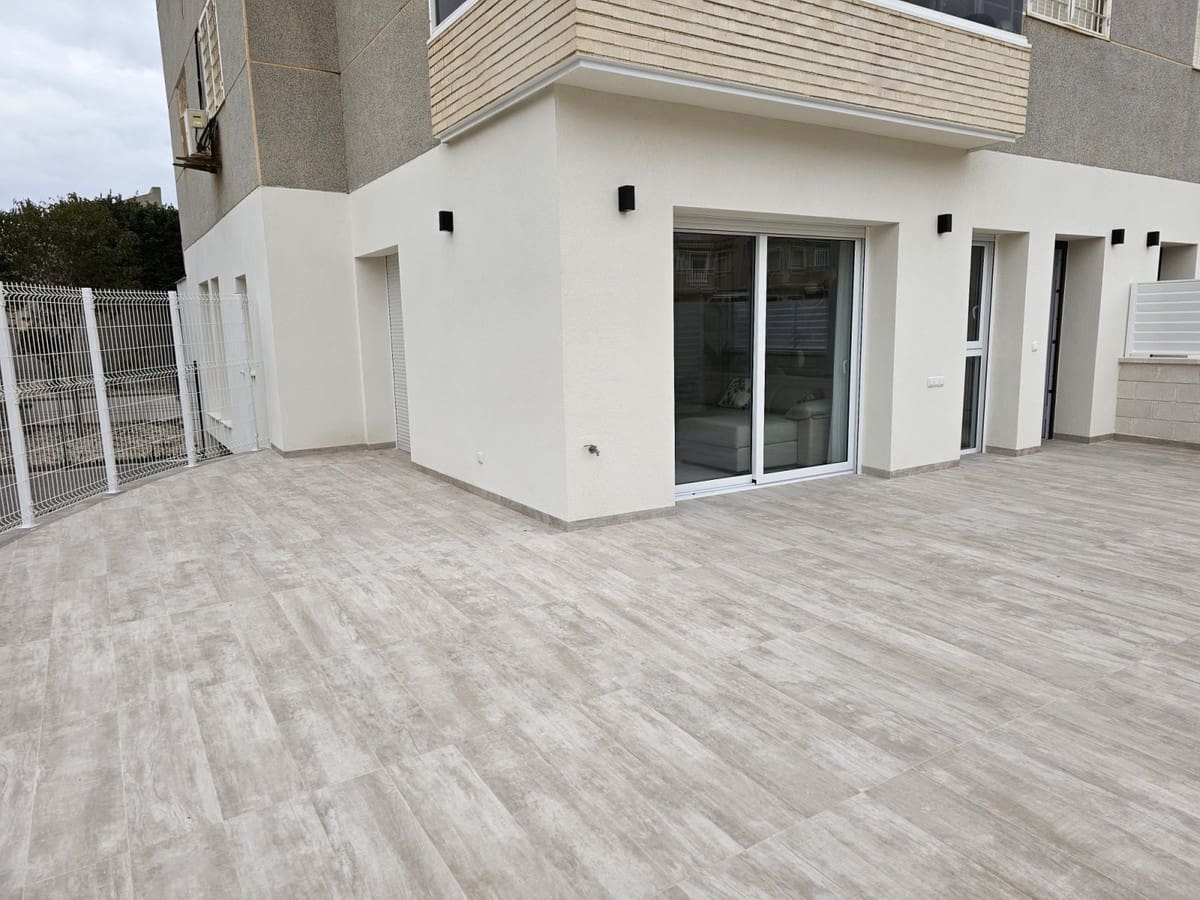 3 Zimmer Apartment zu verkaufen in Torrevieja mit Pool Garage - 370.000 € (Ref: 9551783)