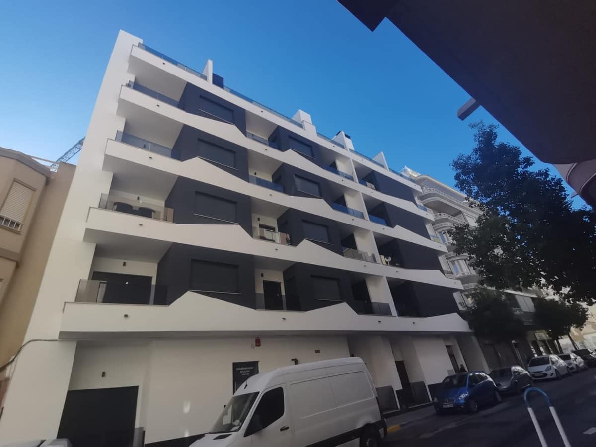 2 soveværelse Lejlighed til salg i Torrevieja med swimmingpool - € 259.000 (Ref: 9551784)