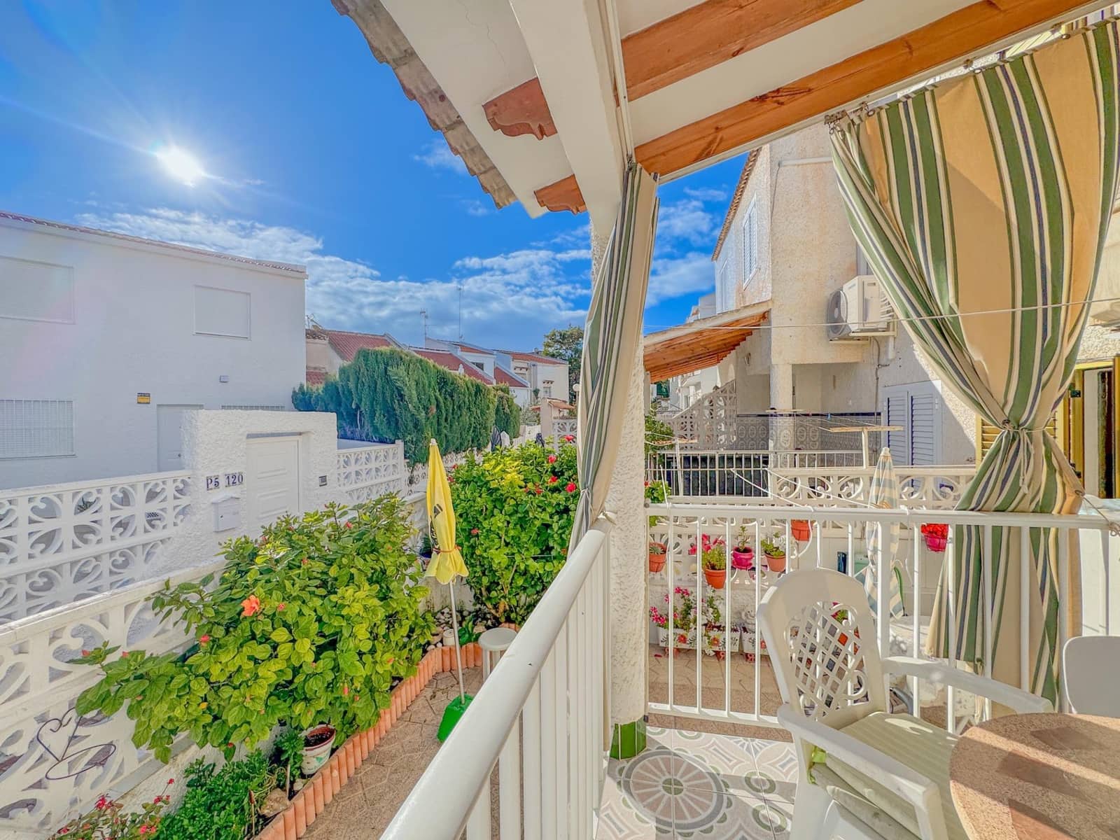 2 soveværelse Rækkehus til salg i Torrevieja med swimmingpool - € 139.000 (Ref: 9571304)