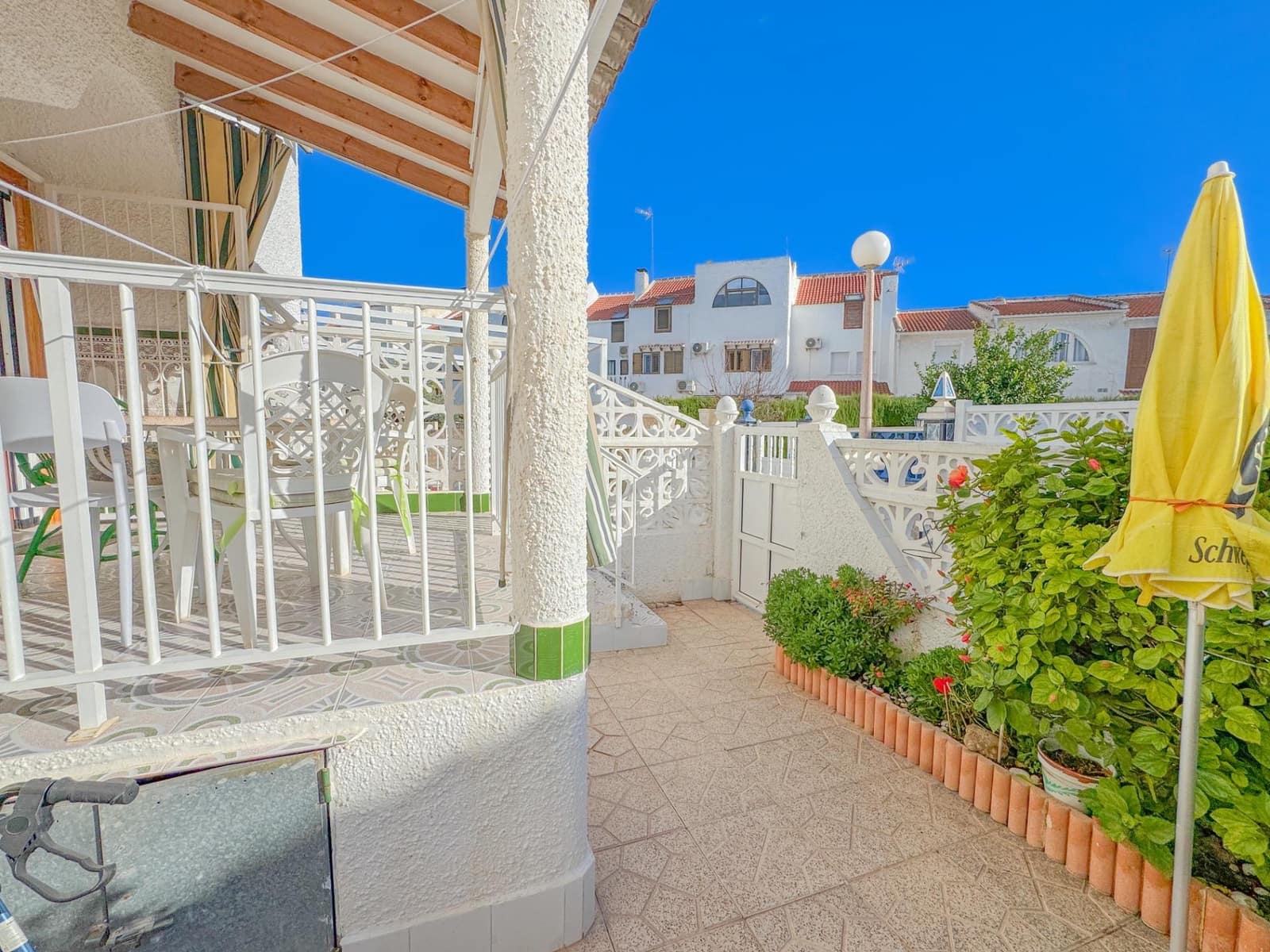 2 soveværelse Rækkehus til salg i Torrevieja med swimmingpool - € 139.000 (Ref: 9571304)