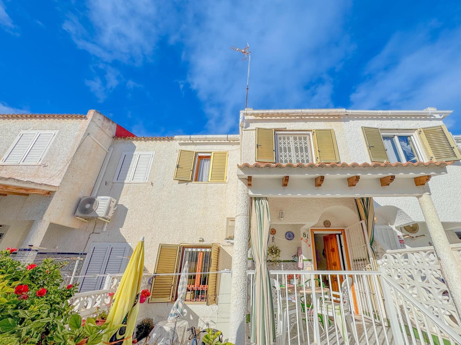 2 soveværelse Rækkehus til salg i Torrevieja med swimmingpool - € 139.000 (Ref: 9571304)