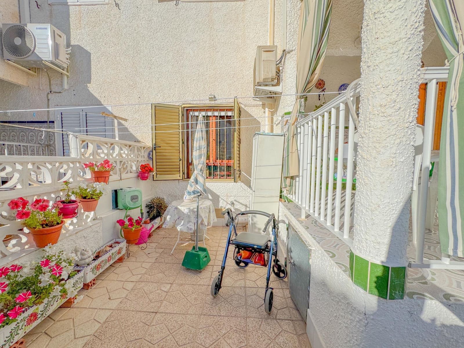 2 soveværelse Rækkehus til salg i Torrevieja med swimmingpool - € 139.000 (Ref: 9571304)