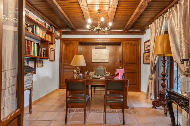 6 bedroom Villa for sale in Mula with pool - € 550,000 (Ref: 9608344)