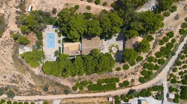 6 bedroom Villa for sale in Mula with pool - € 550,000 (Ref: 9608344)