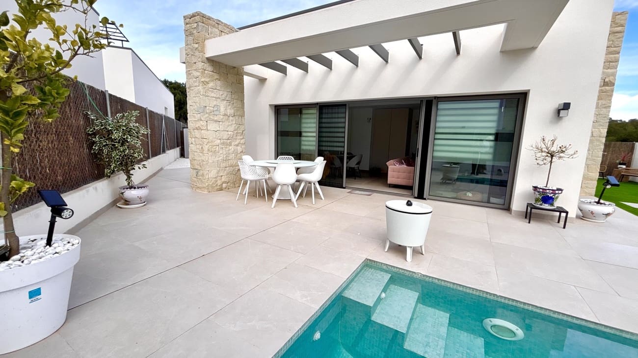 Chalet de 3 habitaciones en San Miguel de Salinas en venta - 525.000 € (Ref: 9608354)