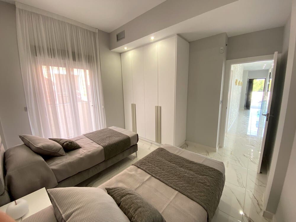 5 makuuhuone Huvila myytävänä paikassa Orihuela Costa mukana uima-altaan - 499 000 € (Ref: 9608359)