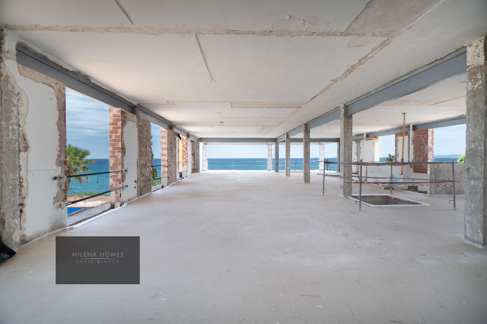 8 bedroom Villa for sale in Cabo Roig - € 2,400,000 (Ref: 9608378)