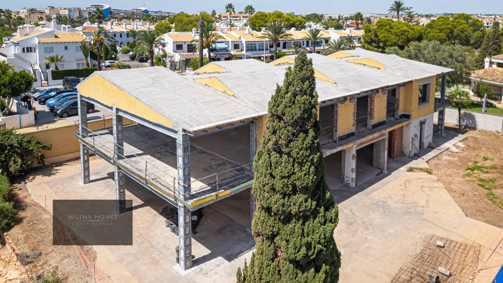 8 bedroom Villa for sale in Cabo Roig - € 2,400,000 (Ref: 9608378)