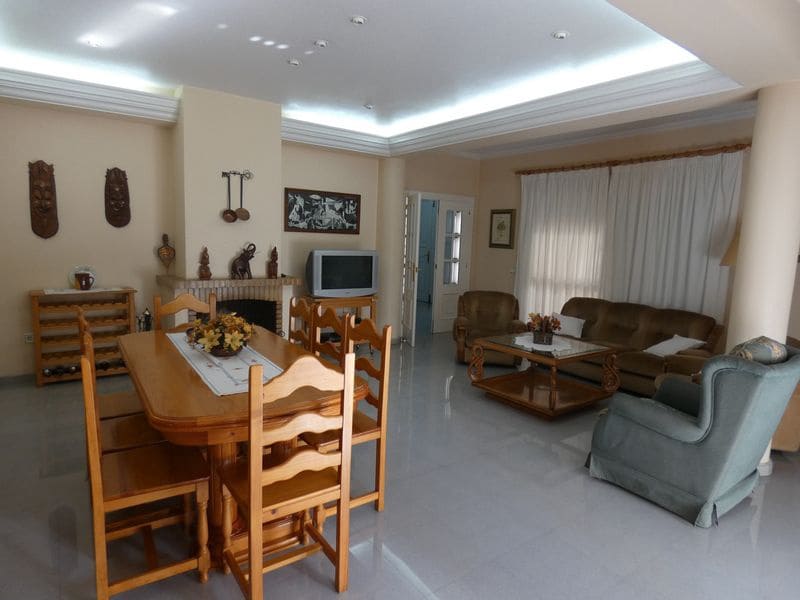 4 Zimmer Villa zu verkaufen in Almoradi mit Garage - 499.950 € (Ref: 9608380)