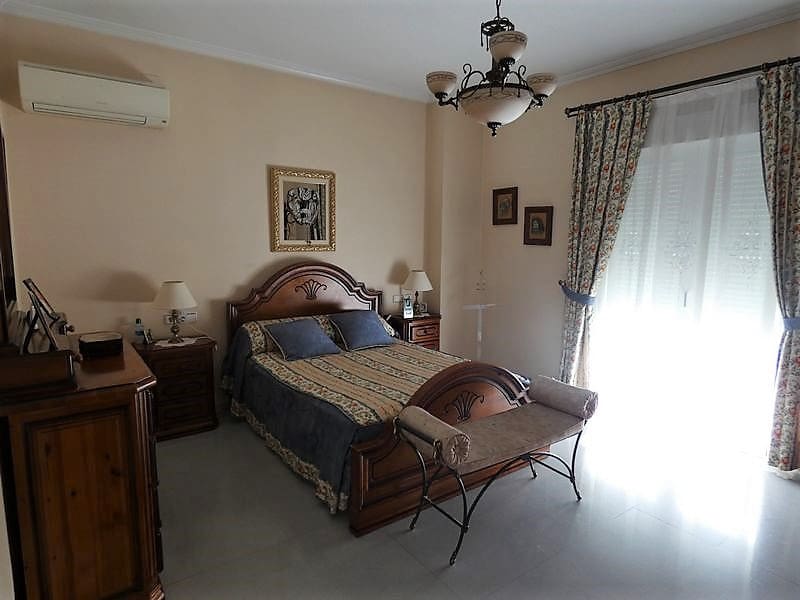 4 Zimmer Villa zu verkaufen in Almoradi mit Garage - 499.950 € (Ref: 9608380)