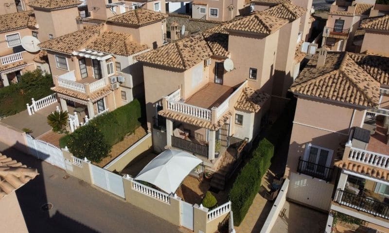 Chalet de 3 habitaciones en Orihuela Costa en venta - 324.995 € (Ref: 9608402)