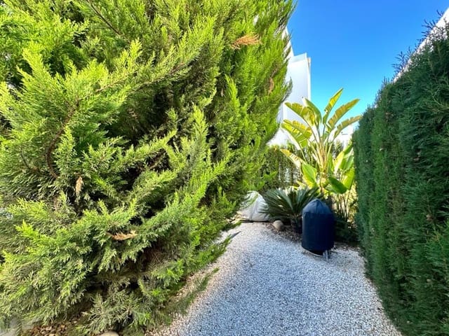 3 bedroom Villa for sale in Rojales with garage - € 545,000 (Ref: 9608419)