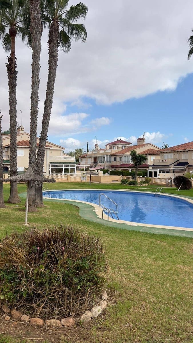 1 soverom Penthouse til salgs i Orihuela Costa med svømmebasseng - € 162 000 (Ref: 9608426)