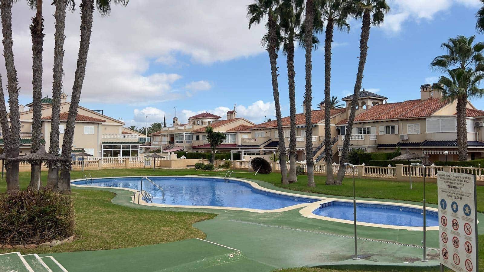 1 soverom Penthouse til salgs i Orihuela Costa med svømmebasseng - € 162 000 (Ref: 9608426)