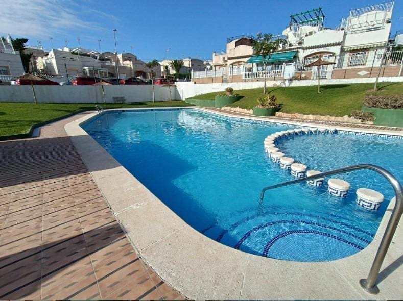 1 sovrum Lägenhet till salu i Los Balcones med pool - 117 000 € (Ref: 9608437)