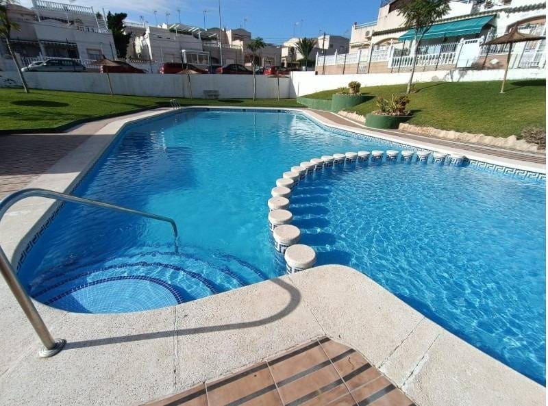 1 sovrum Lägenhet till salu i Los Balcones med pool - 117 000 € (Ref: 9608437)