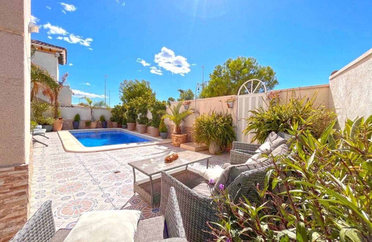 4 Zimmer Villa zu verkaufen in La Zenia - 399.000 € (Ref: 9608441)