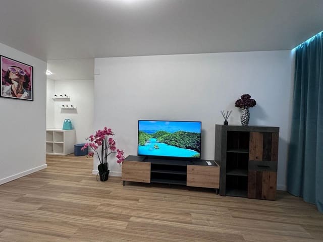 2 Zimmer Apartment zu verkaufen in Torrevieja mit Pool - 150.000 € (Ref: 9608450)