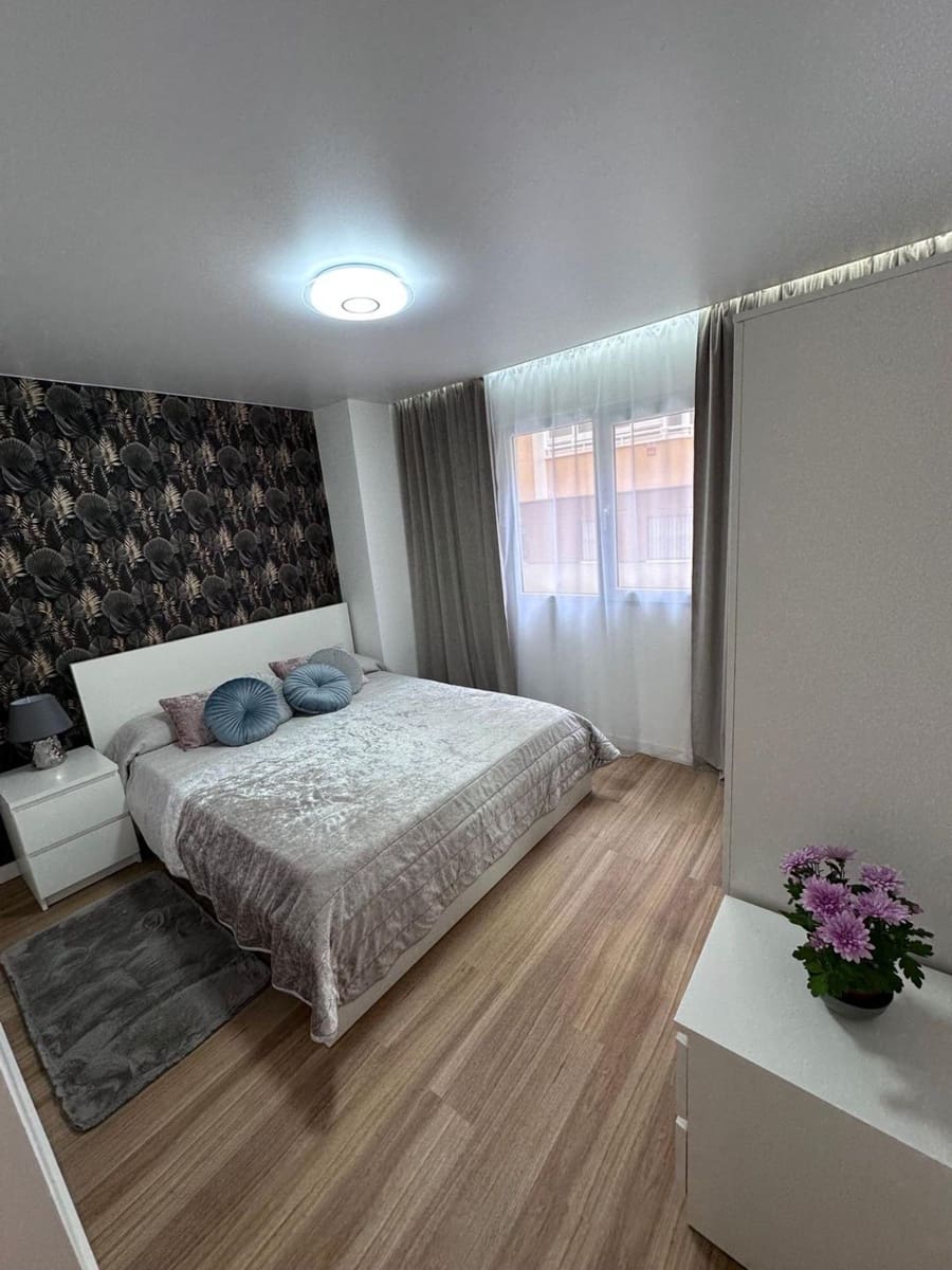 2 Zimmer Apartment zu verkaufen in Torrevieja mit Pool - 150.000 € (Ref: 9608450)