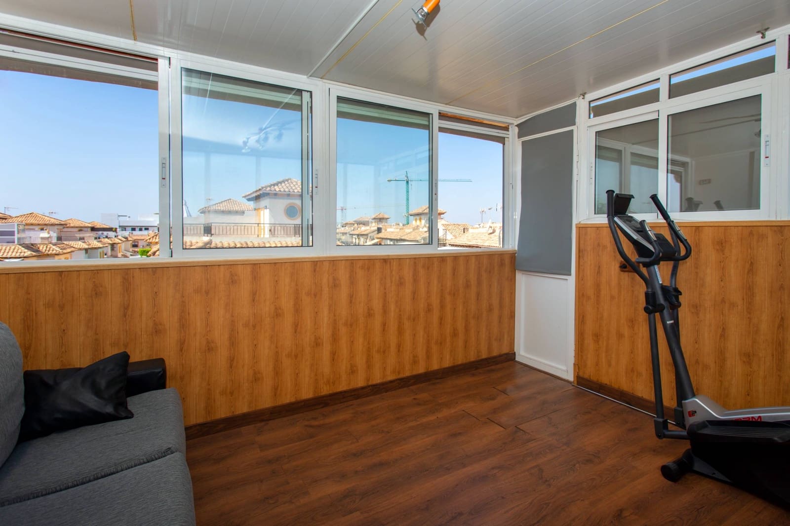 Bungalow de 2 habitaciones en Orihuela Costa en venta con piscina - 188.700 € (Ref: 9608458)