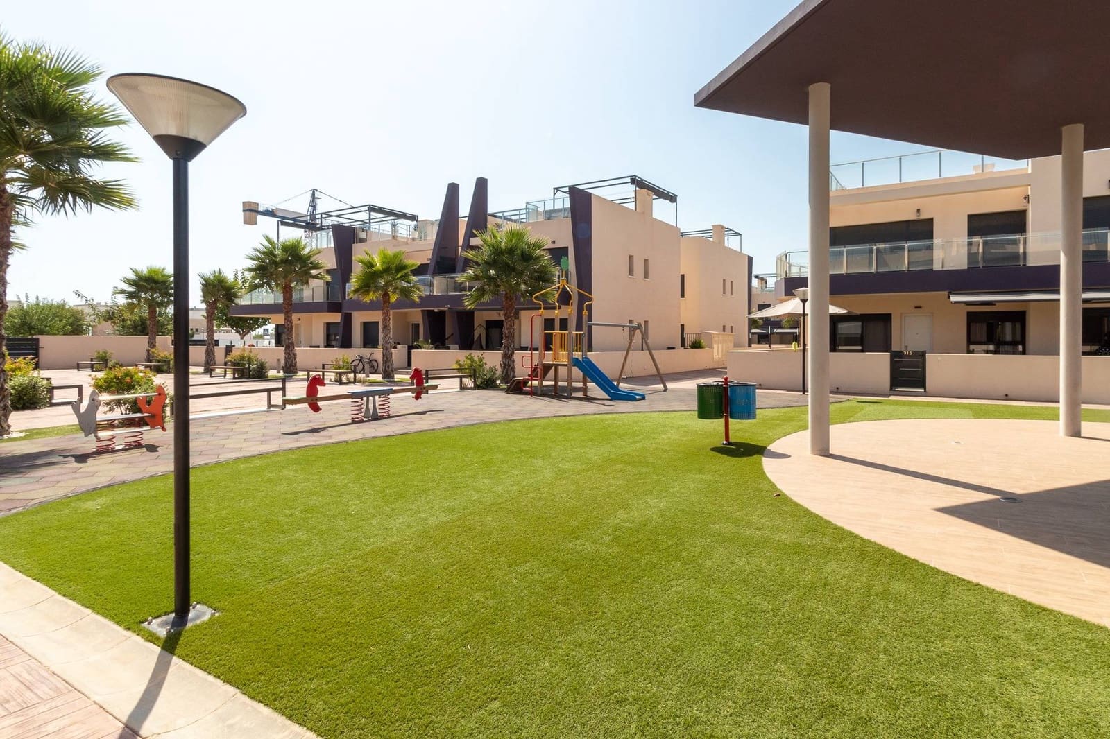 Apartamento de 2 habitaciones en Torre de la Horadada en venta con piscina - 352.000 € (Ref: 9608473)