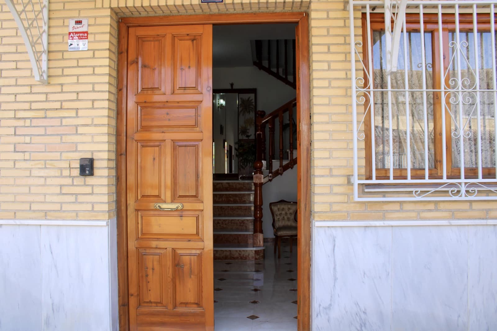 4 bedroom Villa for sale in Fuente Vaqueros with garage - € 370,000 (Ref: 9608476)