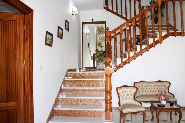 4 sypialnia Willa na sprzedaż w Fuente Vaqueros z garażem - 370 000 € (Ref: 9608476)