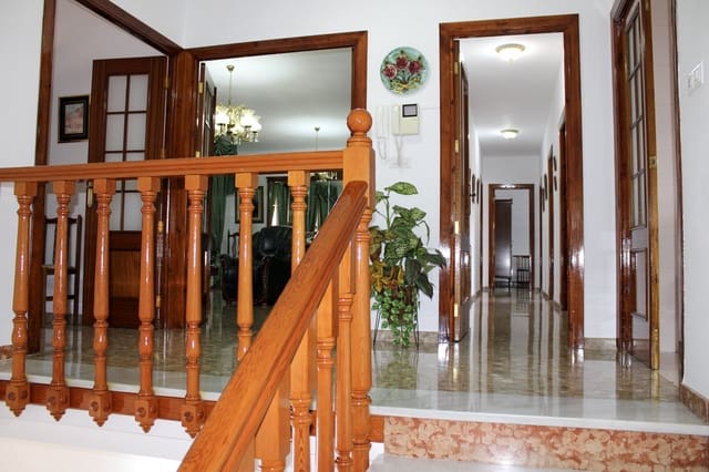 4 sypialnia Willa na sprzedaż w Fuente Vaqueros z garażem - 370 000 € (Ref: 9608476)