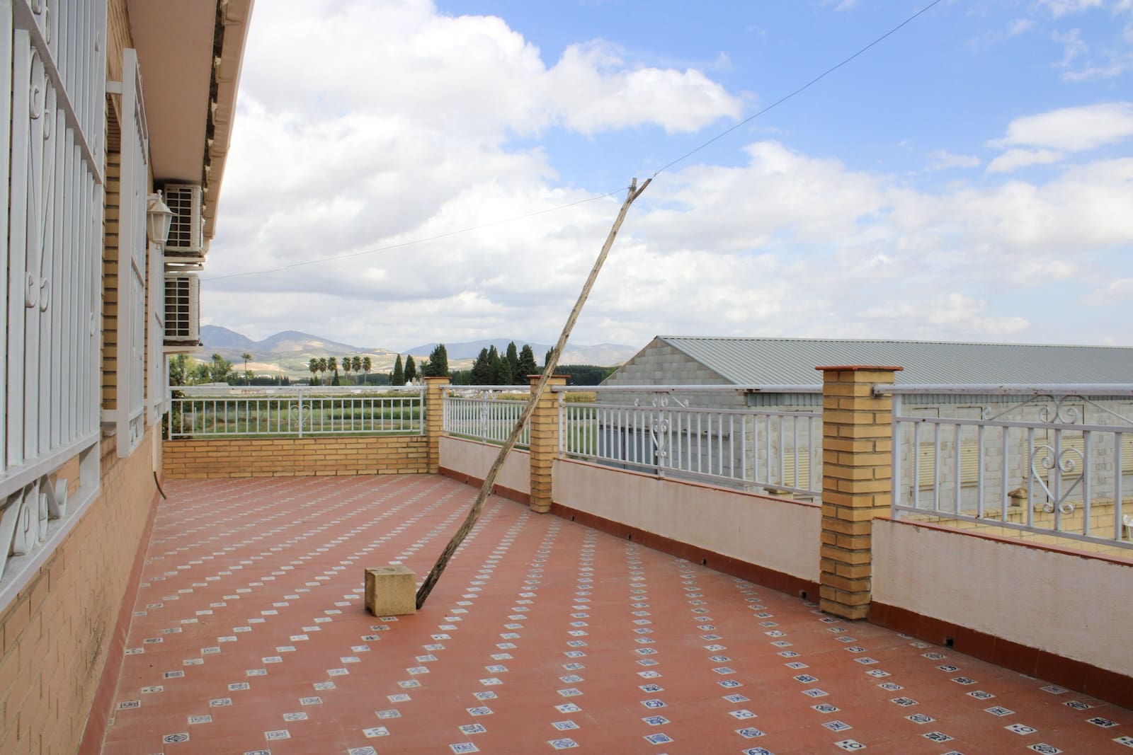 4 bedroom Villa for sale in Fuente Vaqueros with garage - € 370,000 (Ref: 9608476)